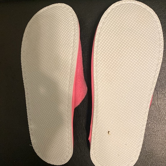Pink slippers - Picture 2 of 3
